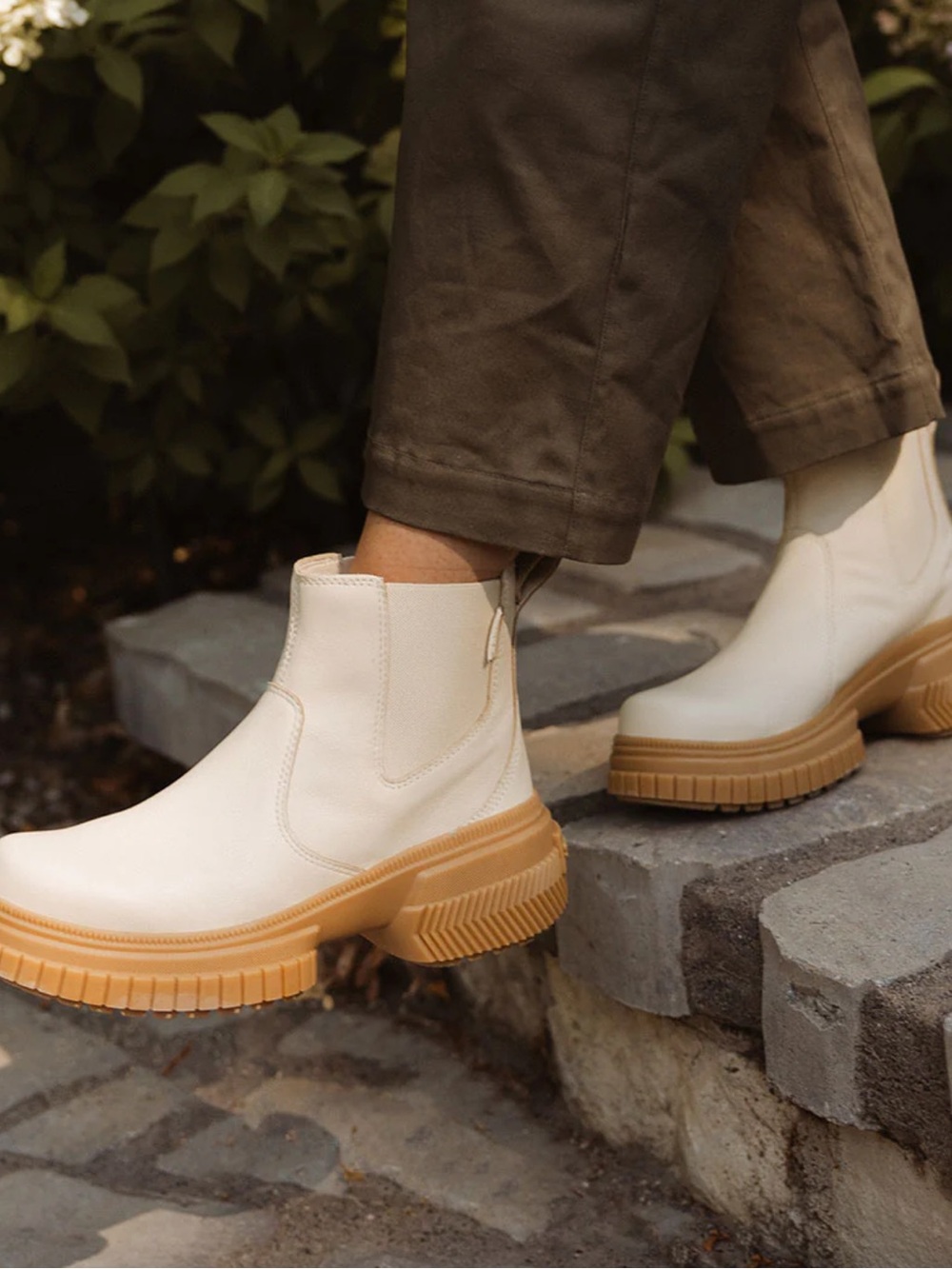 Sorel ONA Ave Chelsea Waterproof Boots Honey White Gum Women’s Size 9.5